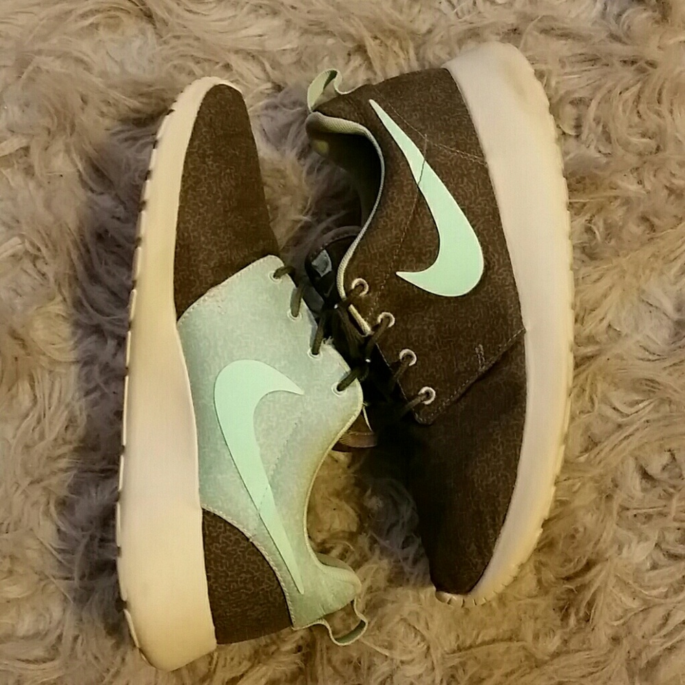 Nike roshes